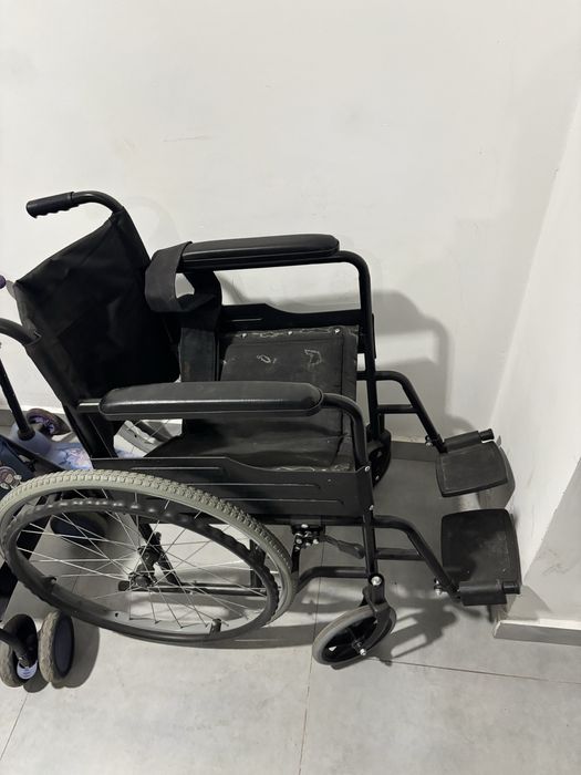 Отдам бесплатно нуждающему инвалидную коляску