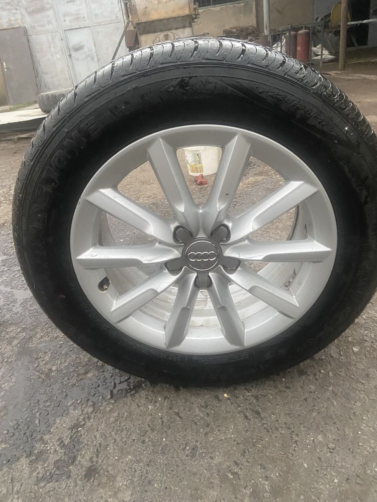 Комплект дисков от Audi с резиной 235/55 R17