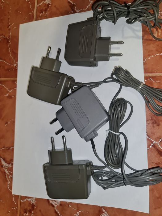 NINTENDO DSi cu jocuri si accessori