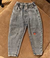 Продам джинсы унисекс, в отличном состоянии, подойдут на 5-6 лет