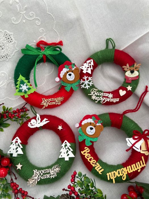 Коледни топки и венци