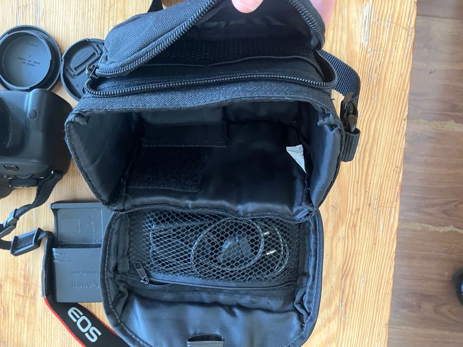 Фотоапарат Canon EOS 100D