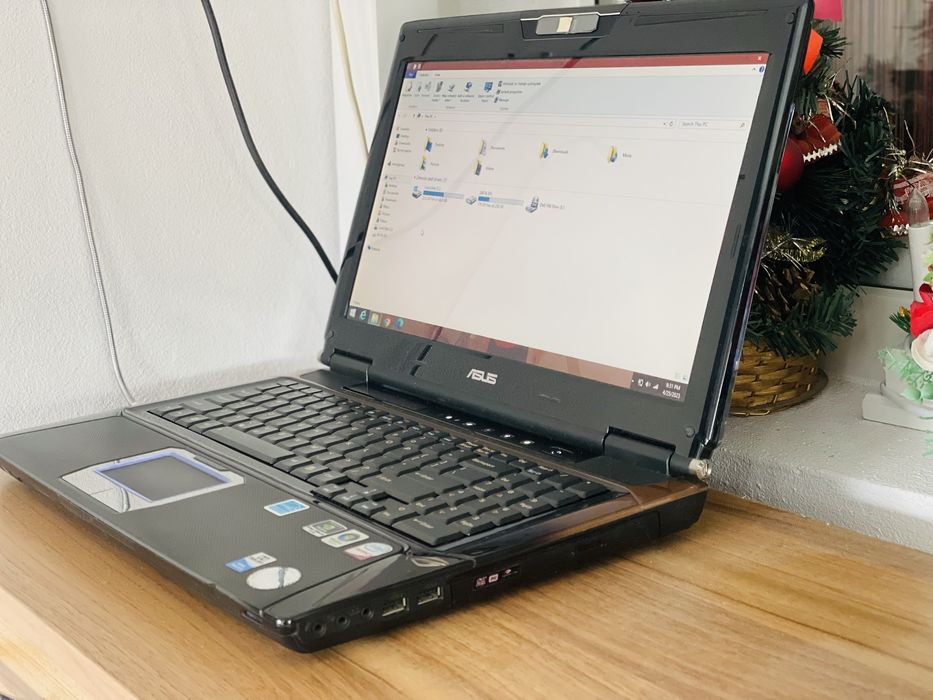 Laptop HP si  ASUS(Lamborghini)