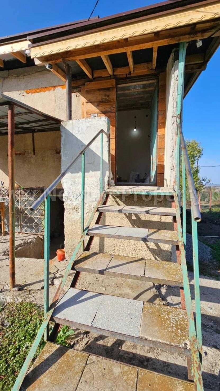 Двуетажна къща на етап реставрация в с. Дебелт, област Бургас