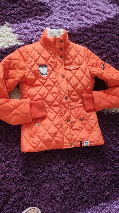 Geacă damă superbă.