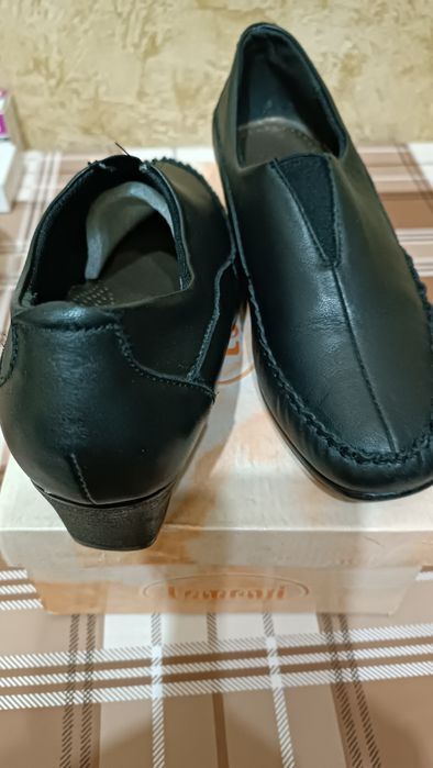 Продам женские туфли