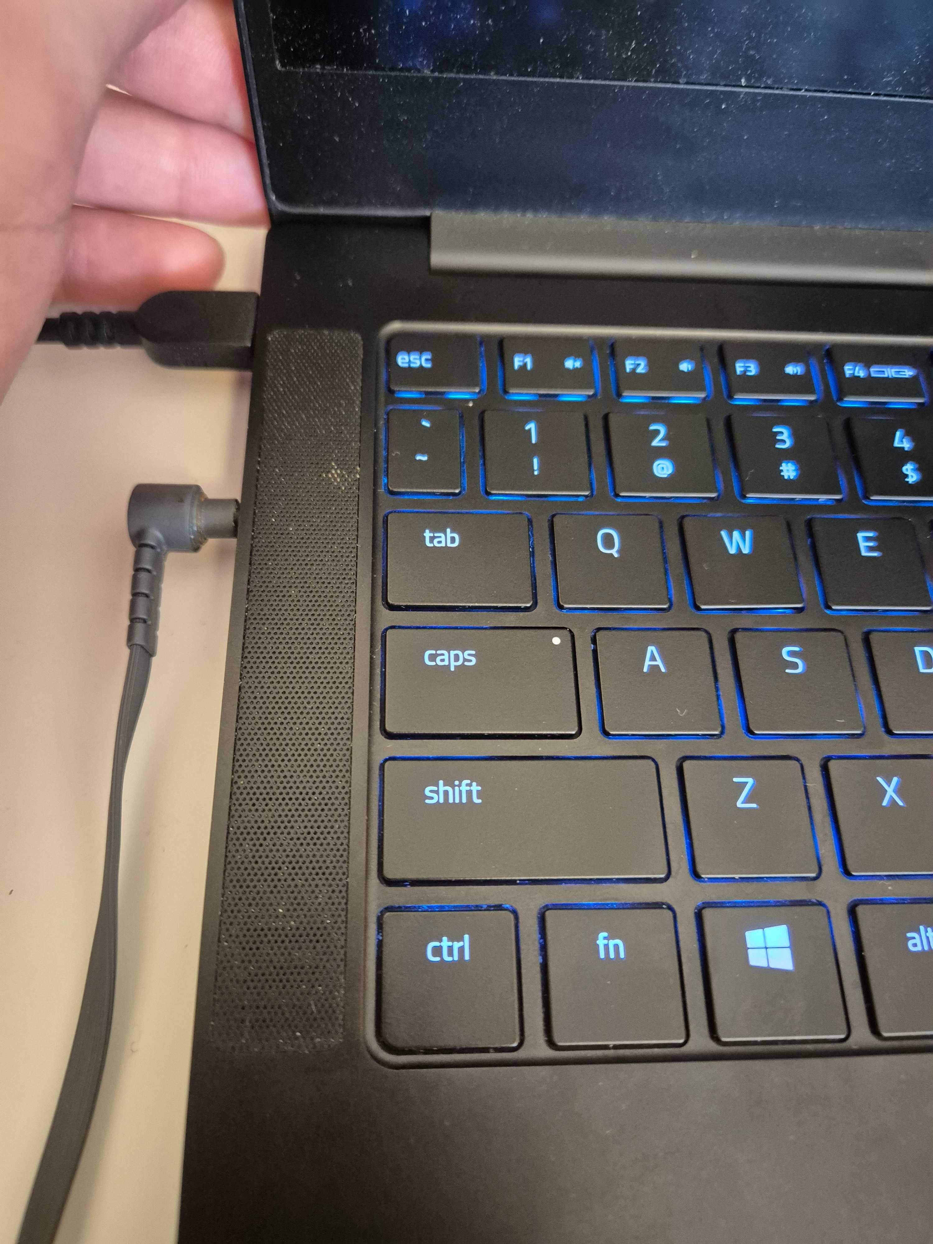 Razer Blade Stealth 13 (Late 2019) геймърски лаптоп