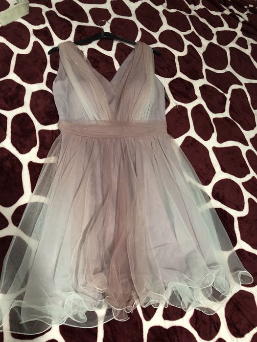 Vand rochie pentru evenimente