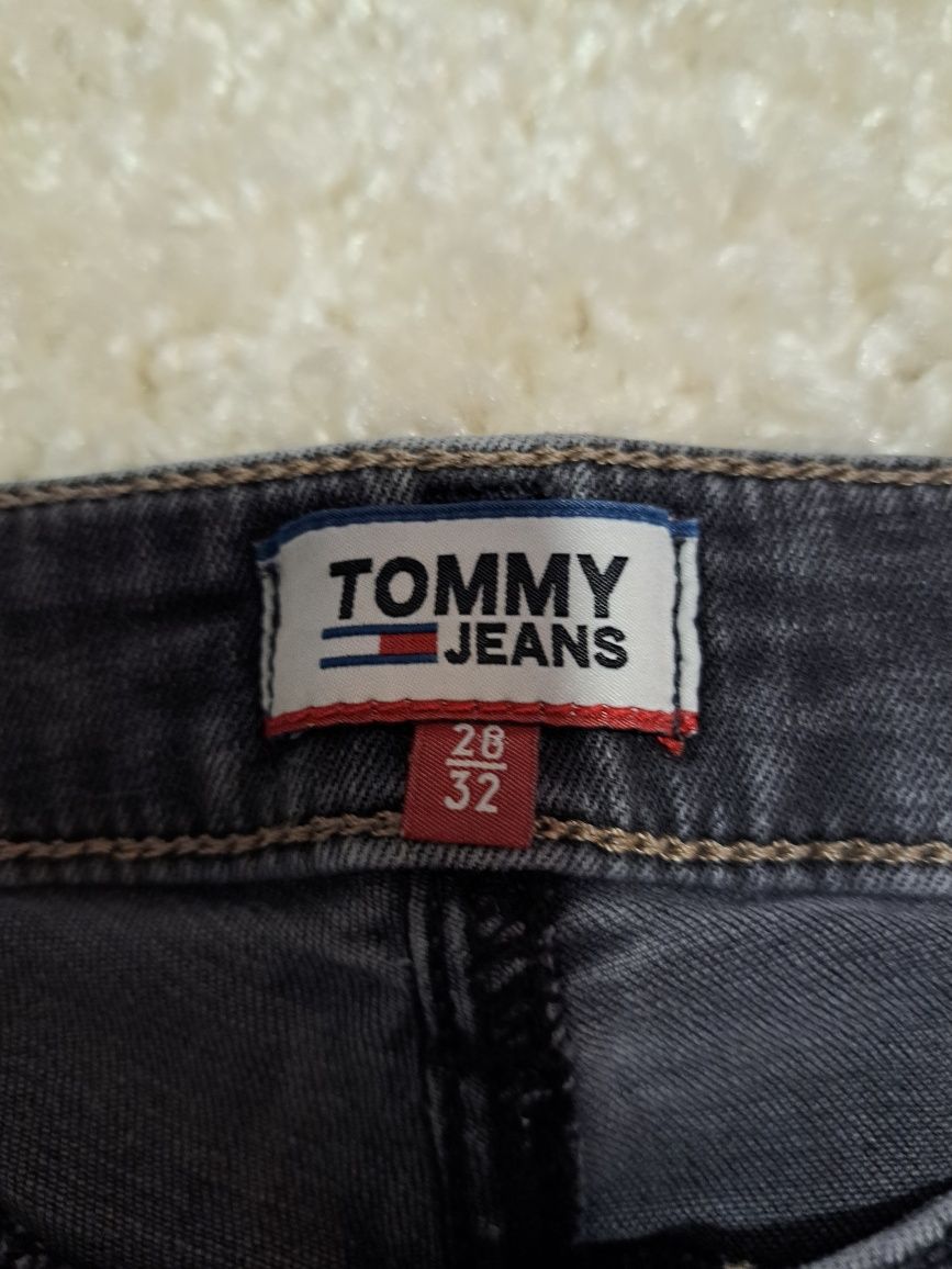 Tommy jeans 28 размер