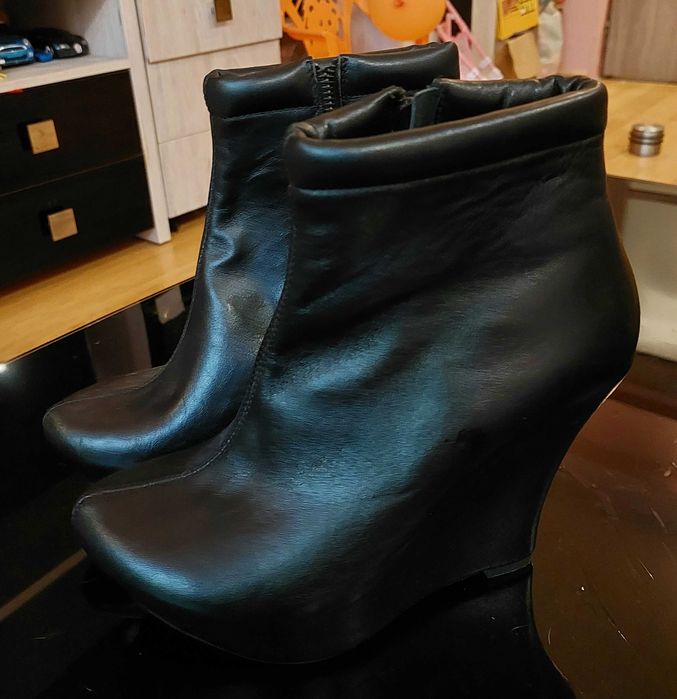 Ghete designer din piele naturală. Mărimea 39