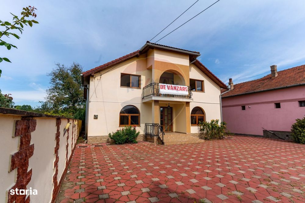 Vila /Pensiune 6 camere in Cristur, jud Hunedoara