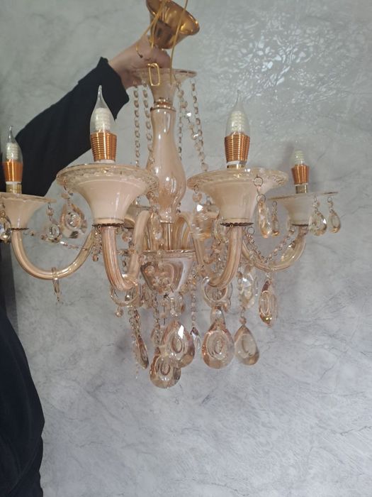 lyustra sotiladi 2 ta bor