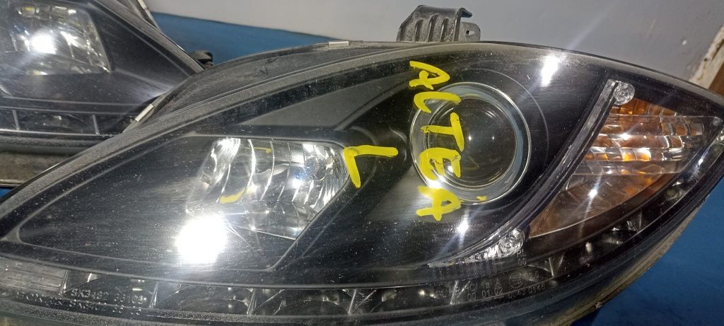 Far Stanga Dreapta Seat Altea Seat Leon Seat Toledo cu lupa