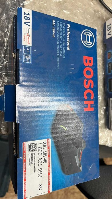Чисто ново зарядно за батерии 18волта на Bosh