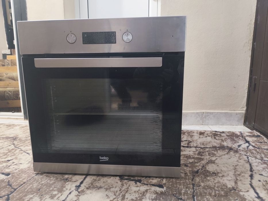 Продавам готварска печка Беко