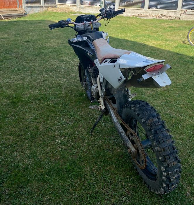 Vând Husqvarna 125 cc,4t