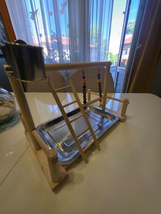 Хранилка за папагали и д-р животни