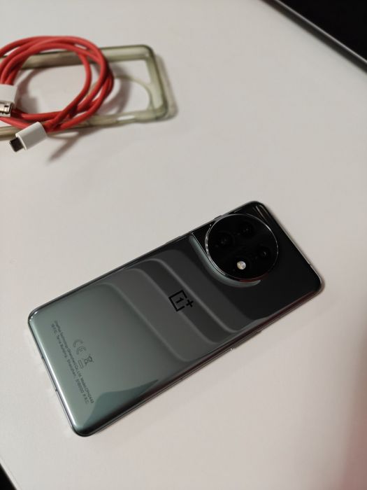 OnePlus 11 16GB  RAM + 256 GB