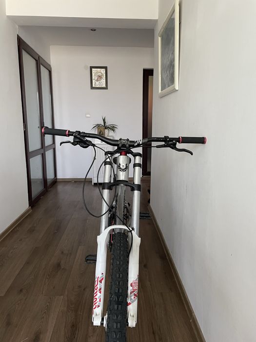 Bicicleta Downhill Banshee Scythe