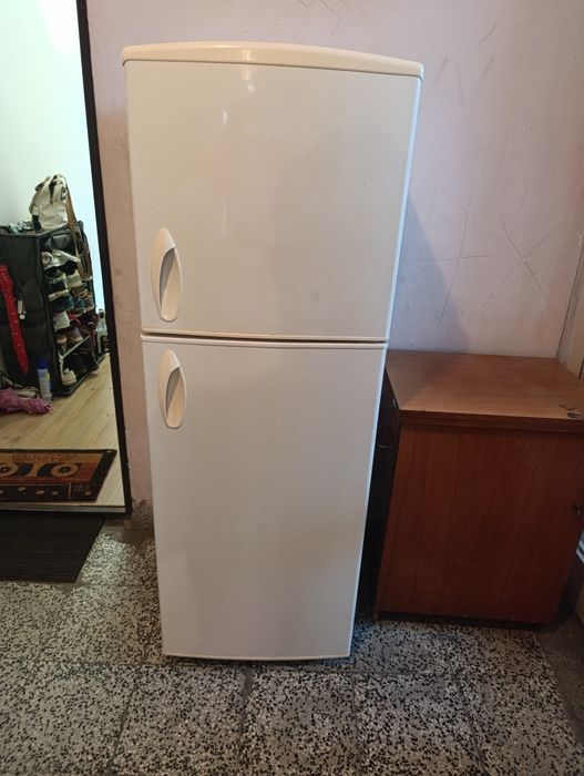 За ремонт/фреон хладилник  CROWN DR 300 A