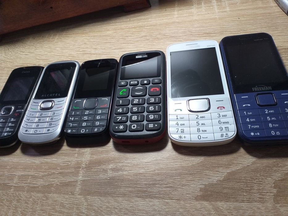 Vand telefoane cu butoane/taste