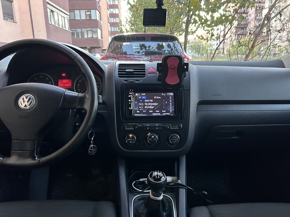 Volkswagen Golf 5 – 1.4 16V, 75CP – 2004 – 2.500€