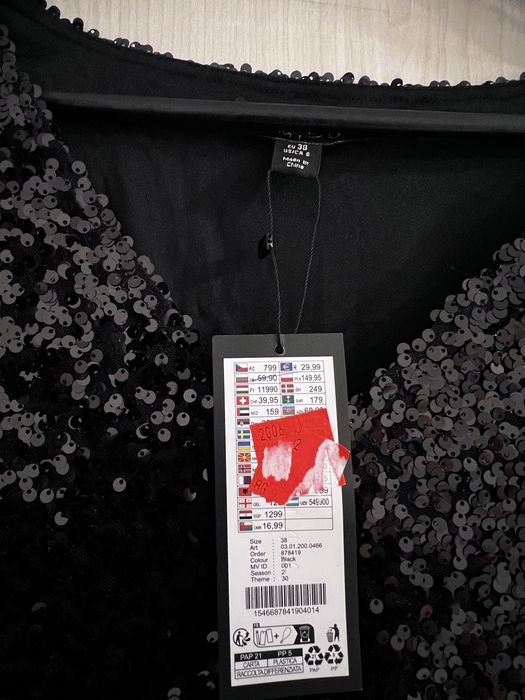 Кокетна рокля с паети