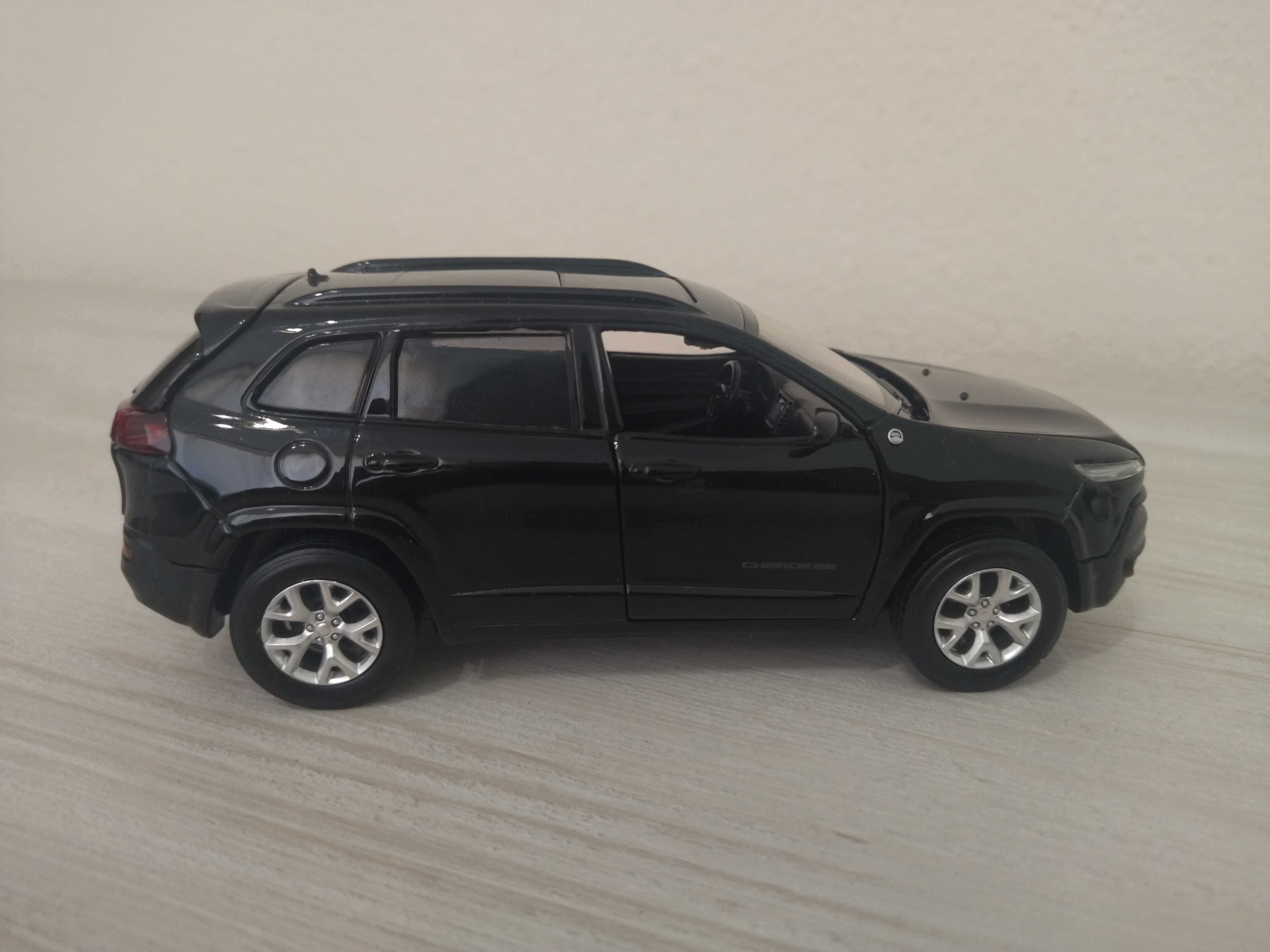 Метална количка Jeep Cherokee !!!