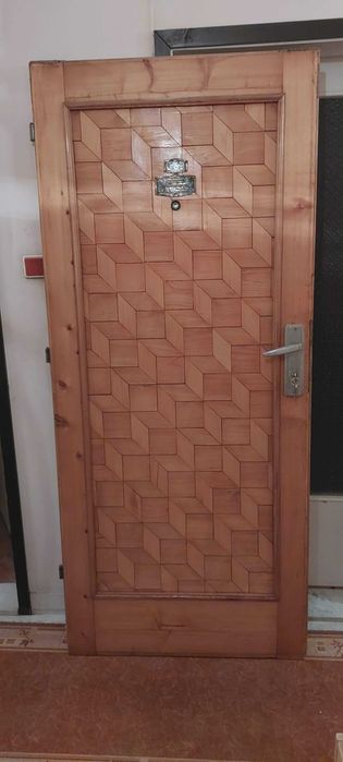 Входна врата от дърво