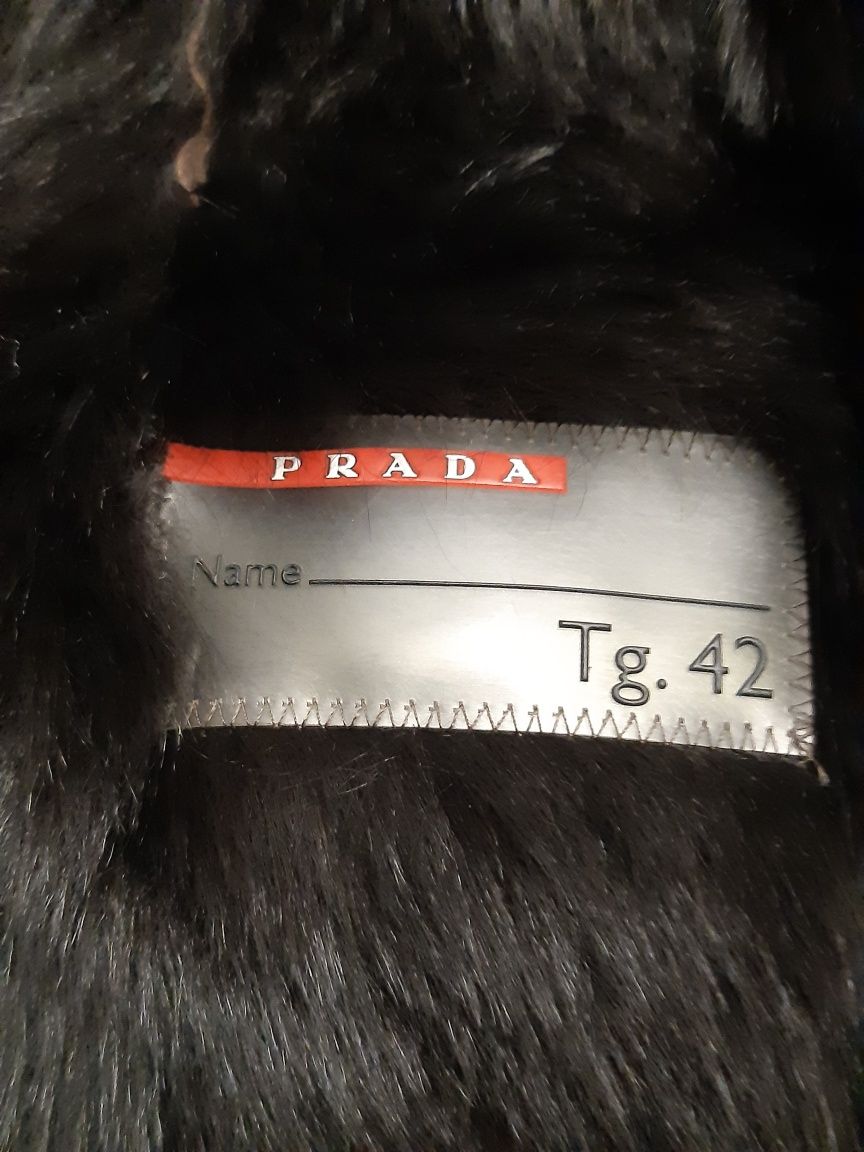 Prada оригинално дамско кожено палто размер S