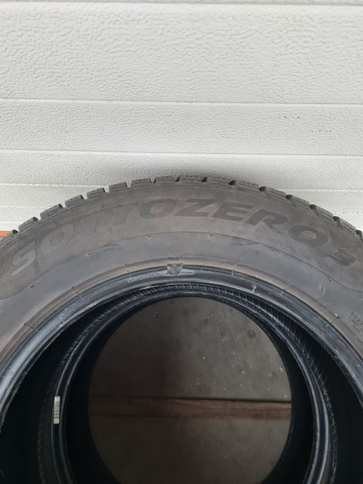 Зимни гуми 2 броя PIRELLI SottoZero3 215 60 R16 дот 3617
