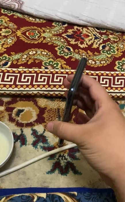 Iphon 11 pro sotiladi 64gb/70yomks hamma joyi ishledi manzil termiz