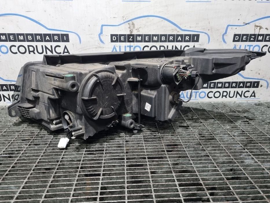 Far Dreapta Land Rover Range Rover Evoque Facelift 2012 - 2015 SUV 4 Usi (1161) Xenon