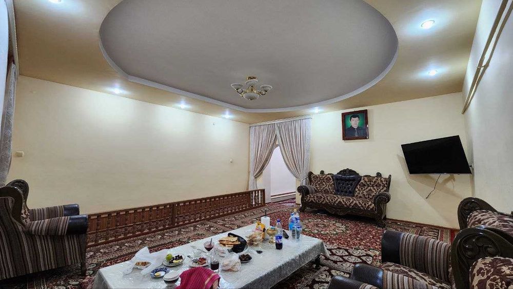 Уй сотилади (Райцентр бозор олдидаги котедж, катта йўл бўйида)