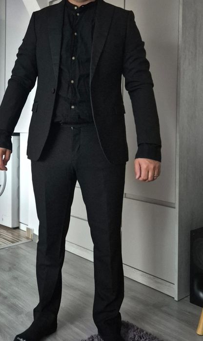 Vând costum trei piese