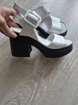 Sandale albe din piele