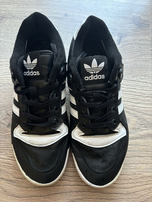 Adidas Rivalry Low Black and White 41.5