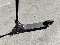 Vând trotineta Navee v40