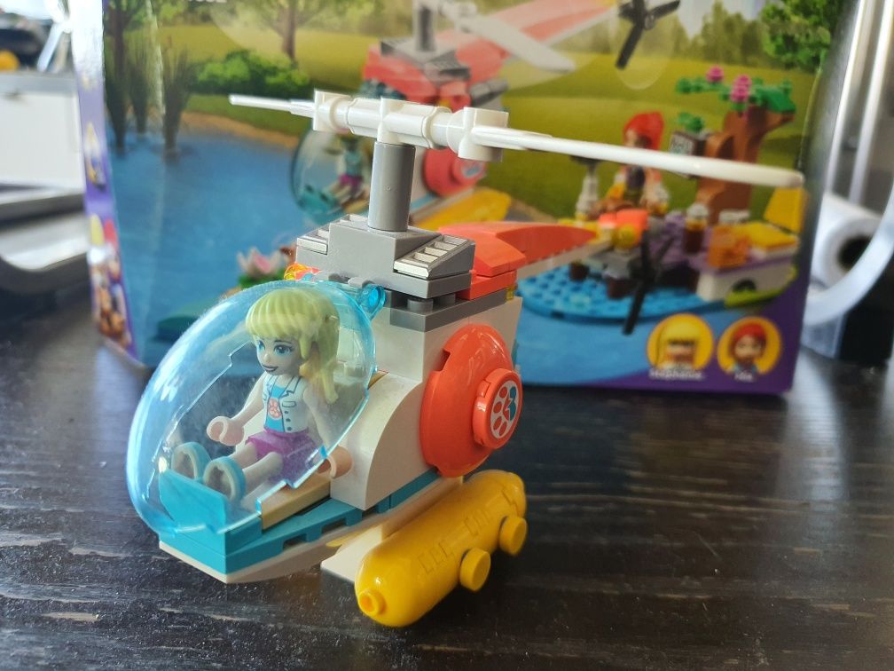 LEGO Friends, Elicopterul veterinar 41692, 249 piese