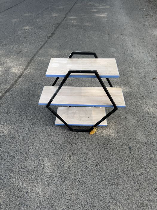 Продам  полки крепкие