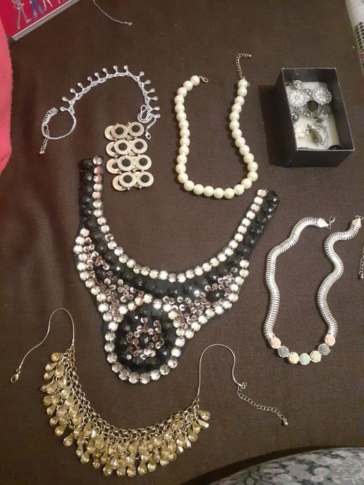 Accesorise Бижута от Англия