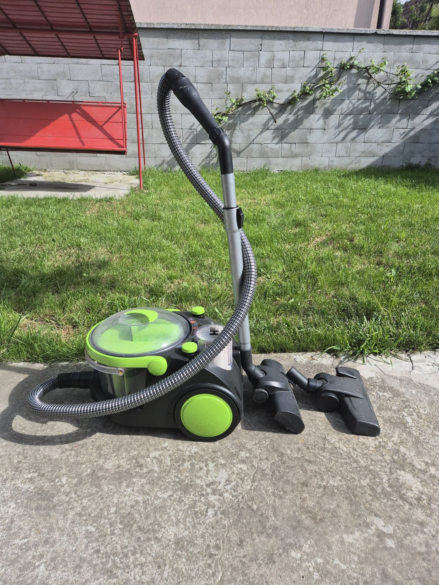 Aspirator cu filtrare prin apa Studio Casa