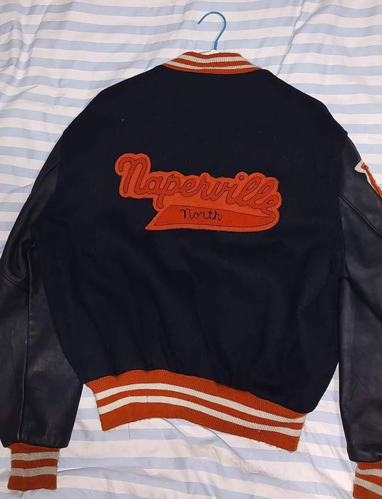 Vând jacketa de iarna