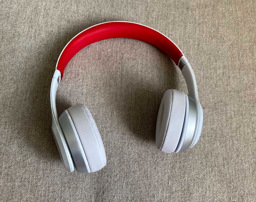 Casti Beats Solo 2 On-Ear Wireless - albe - defect la rama - originale