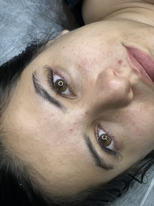 Поставяне и удължаване на мигли