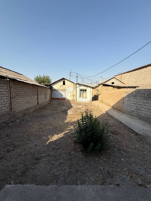 Продам участок с домиком 5 соток под застройку