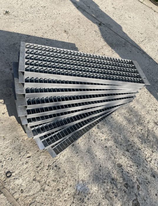 Trepte metalice zincate
