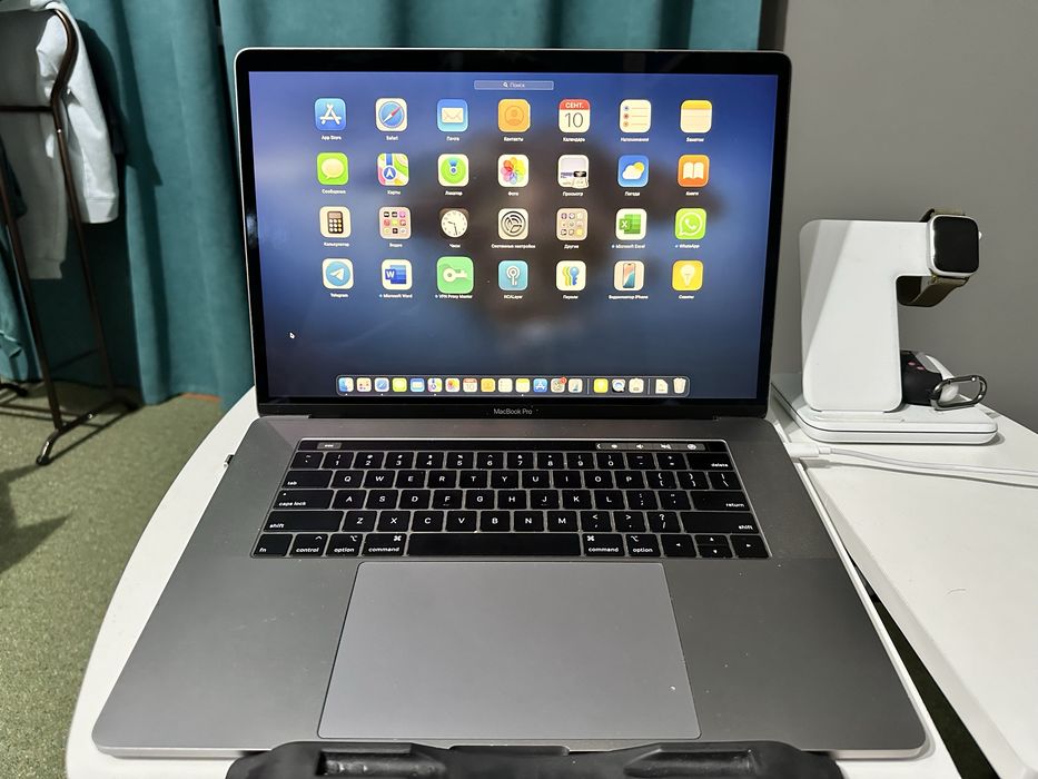 Apple Macbook pro 15 256