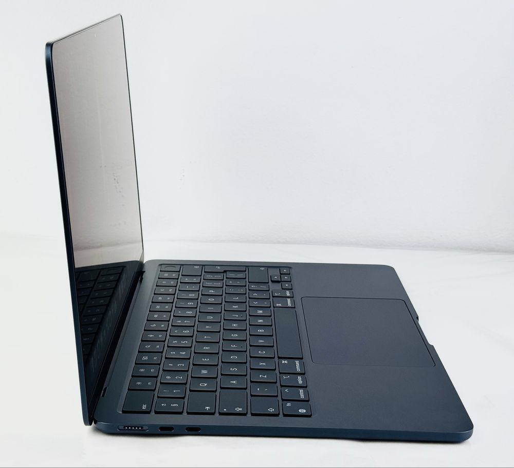 НОВ! Apple MacBook Air 13 M3 2024 16RAM 256GB Midnight Гаранция!