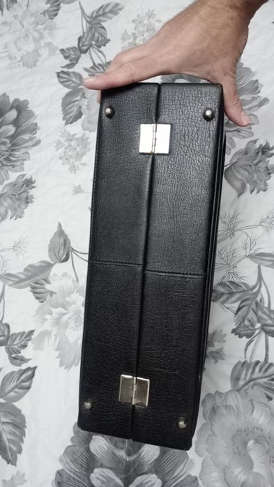 Черна кожена чанта/куфарче за документи или лични вещи